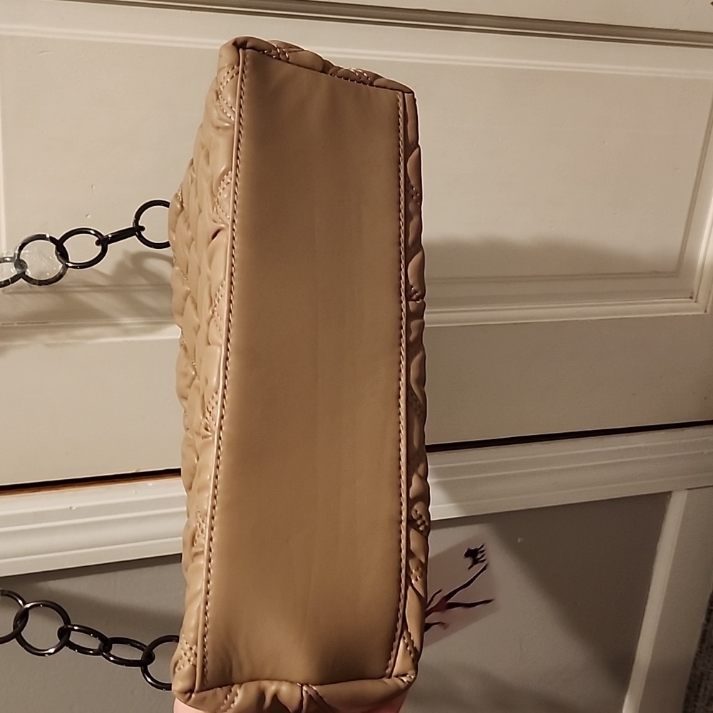 NWT Gilda paris quilted crossbody flap and lock closure tan size L13 H 7 1/2 W 4 - Picture 8 of 12